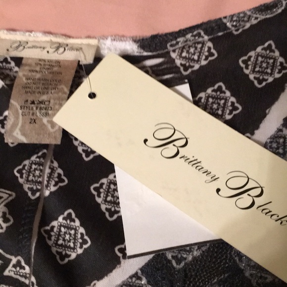 Sleeveless top by Britney Black - Picture 7 of 7